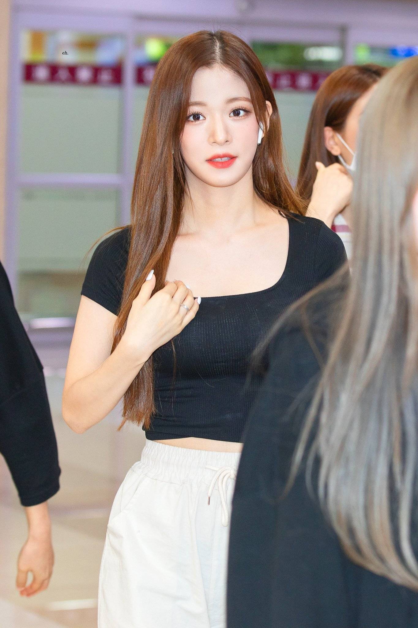 (스압)얼굴도 몸매도 예쁜 프로미스나인 이채영.jpgif | 인스티즈