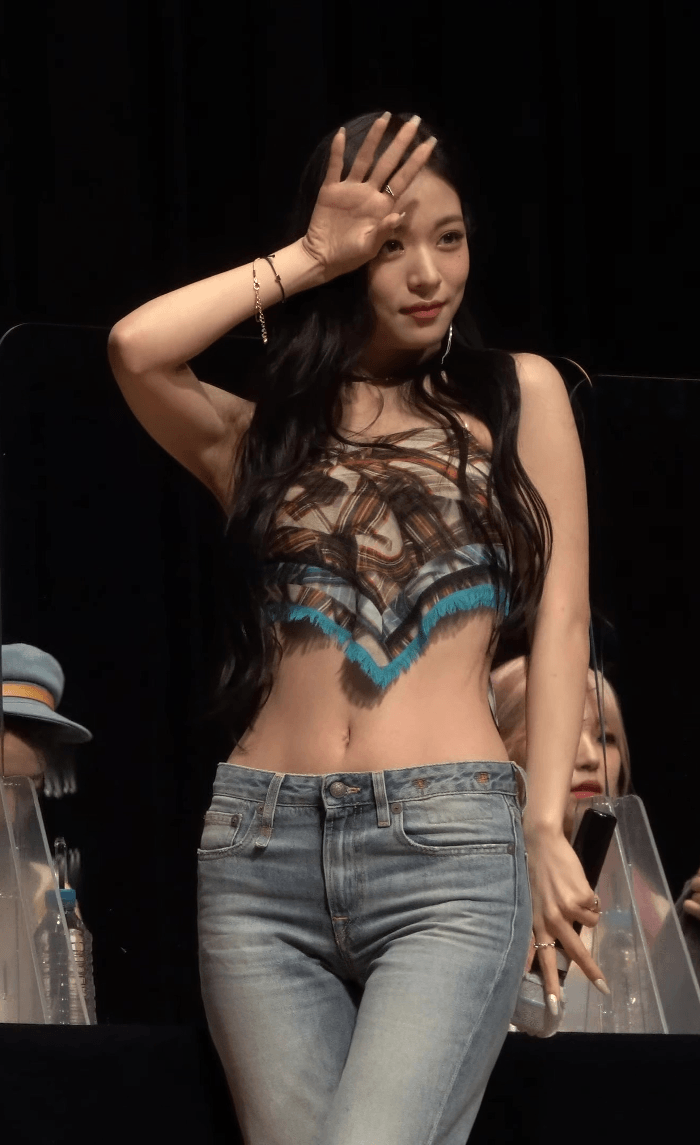 (스압)얼굴도 몸매도 예쁜 프로미스나인 이채영.jpgif | 인스티즈