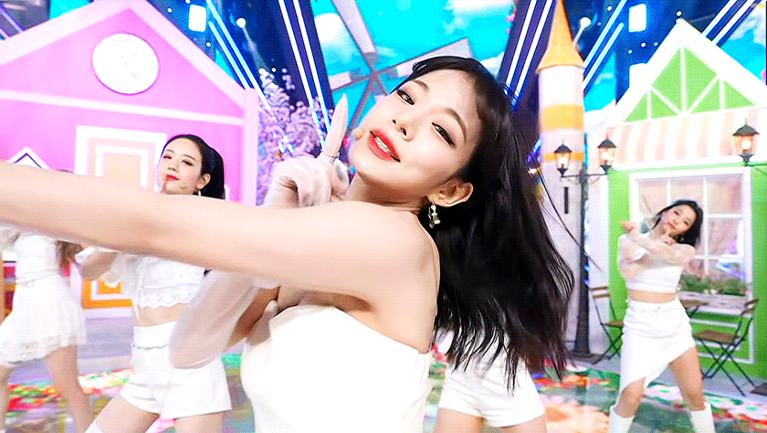 (스압)얼굴도 몸매도 예쁜 프로미스나인 이채영.jpgif | 인스티즈