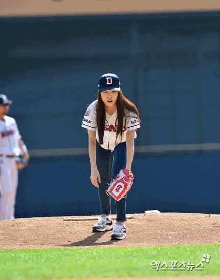 여자친구 유주, 잠실더비전 시구gif | 인스티즈