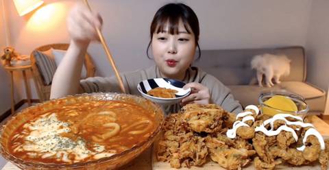 흔한 먹방 유튜버의 댕댕이 jpg | 인스티즈