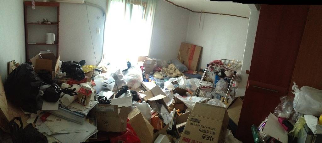 저장강박증 환자가 살고 나간 원룸(스압주의. 더러운 거 못보는 분들은 클릭 주의하시긔!) | 인스티즈