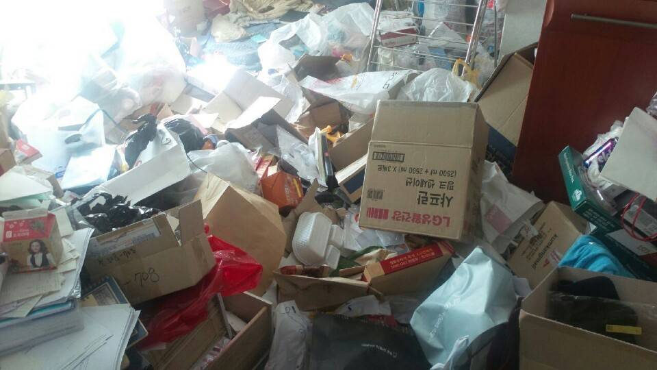 저장강박증 환자가 살고 나간 원룸(스압주의. 더러운 거 못보는 분들은 클릭 주의하시긔!) | 인스티즈