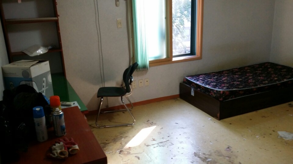 저장강박증 환자가 살고 나간 원룸(스압주의. 더러운 거 못보는 분들은 클릭 주의하시긔!) | 인스티즈