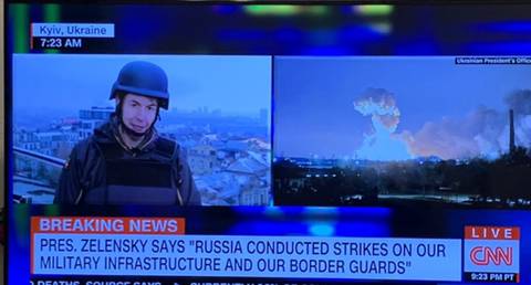 [속보] CNN 키에프 대통령궁 피셜 키에프 공항 크루즈미사일 폭격. 밸라루스 궁경에서 러시아군과 벨라루스군이 우크라이나군 공격 | 인스티즈