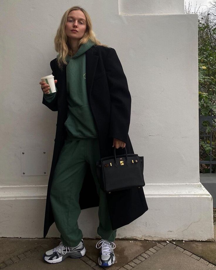 역시 검정 코트는 배신하지 않아유아차에 있던 아기가 사라짐.gif | 인스티즈