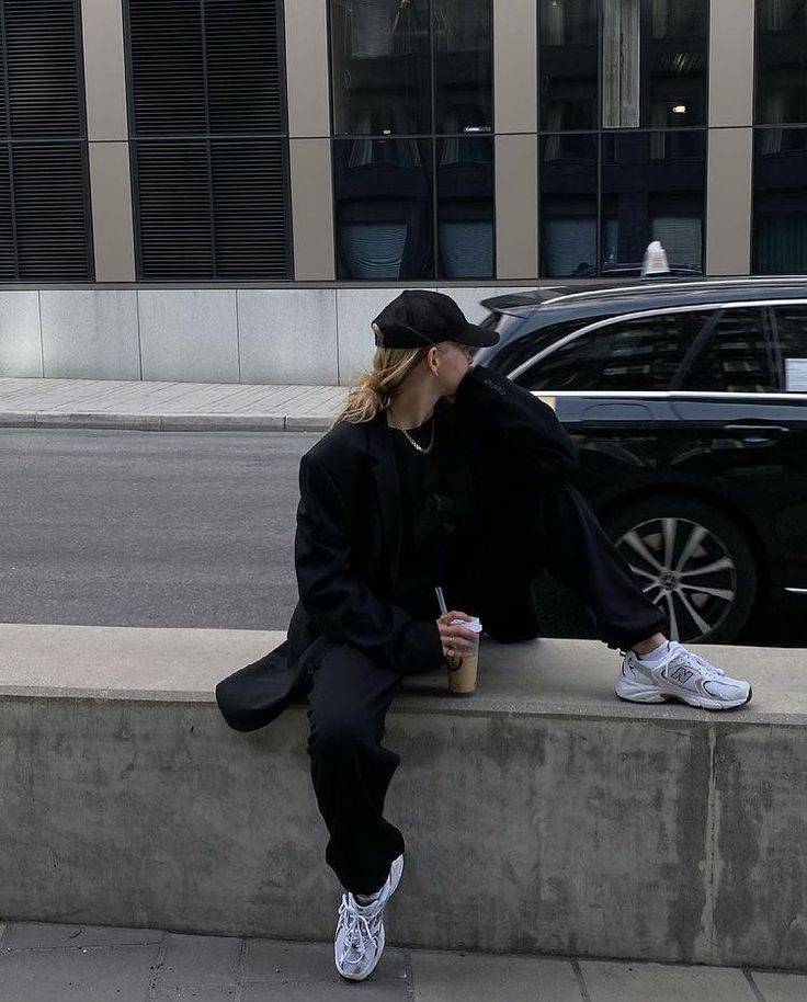 역시 검정 코트는 배신하지 않아유아차에 있던 아기가 사라짐.gif | 인스티즈