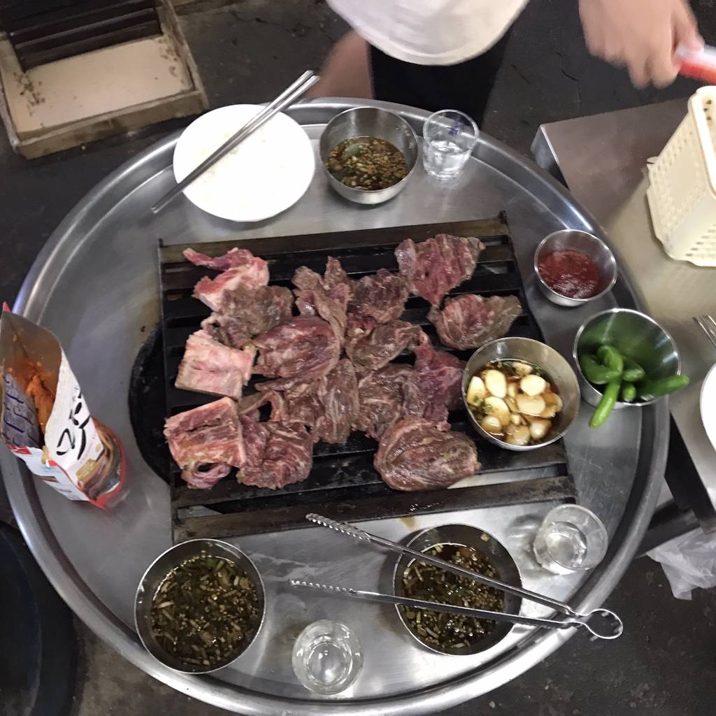 60년 전통의 서서 먹는 소갈빗집"연남서식당” | 인스티즈