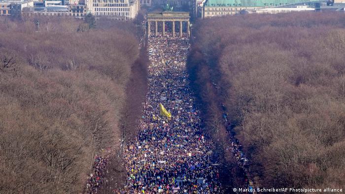 독일에서 열린 우크라이나 반전 시위 | 인스티즈
