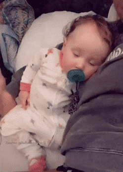 흥이 넘치는 애기 | 인스티즈