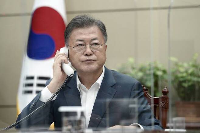 문 대통령, 우크라이나 대통령과 통화.."한국이 함께 하겠다" | 인스티즈