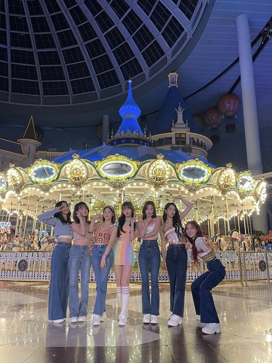 폐장된 롯데월드에서 무대한 오마이걸 - 인스티즈(instiz) 이슈 카테고리