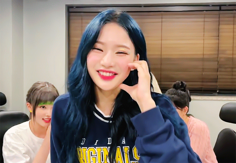 [잡담] 아이사 부를 땨ㅐ 끝에 아이사랑해 이렇게 하는 거 | 인스티즈