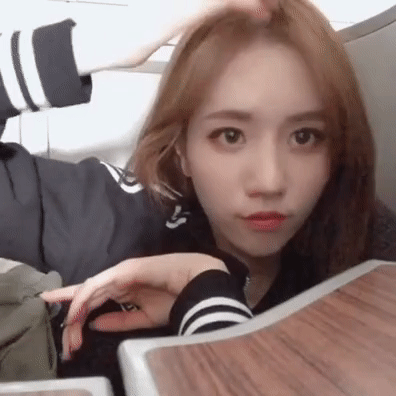 JIN 데뷔 5주년이라 러블리즈 명은이.jpgif | 인스티즈