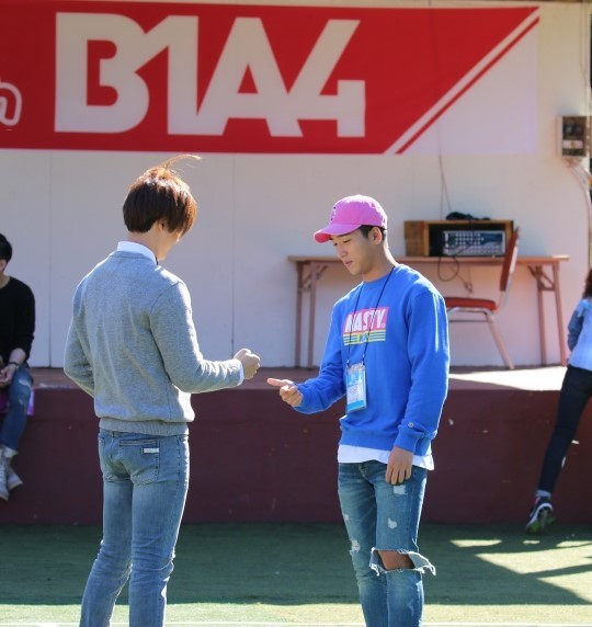 [스타캐스트] B1A4 with BANA 피크닉 현장 속으로 GOGO | 인스티즈