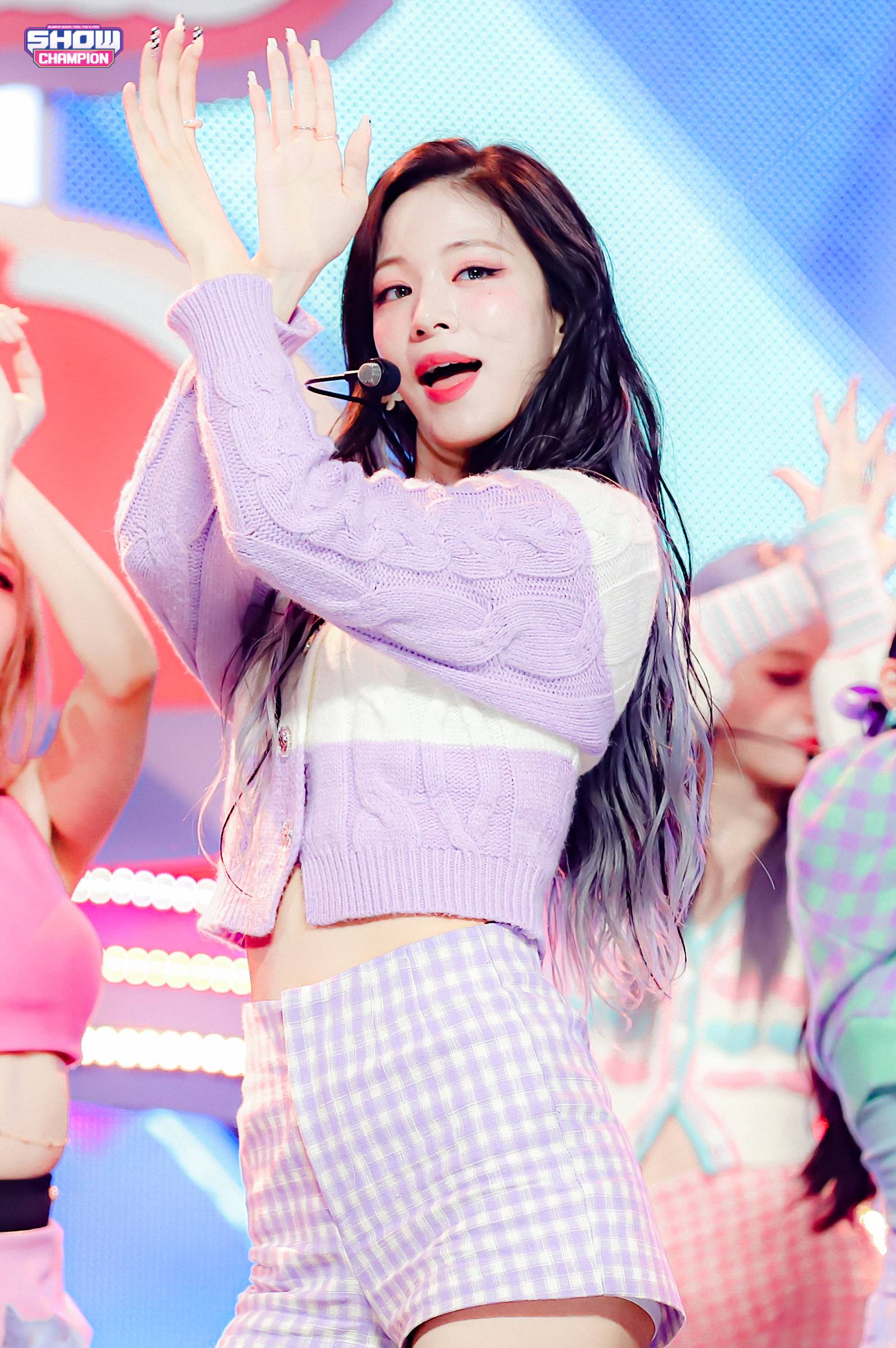 (스압)얼굴도 몸매도 예쁜 프로미스나인 이채영.jpgif | 인스티즈