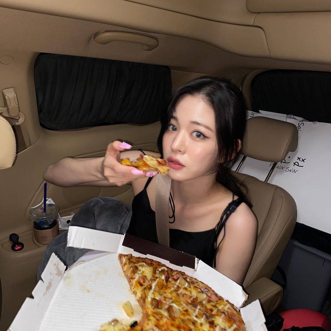 (스압)얼굴도 몸매도 예쁜 프로미스나인 이채영.jpgif | 인스티즈
