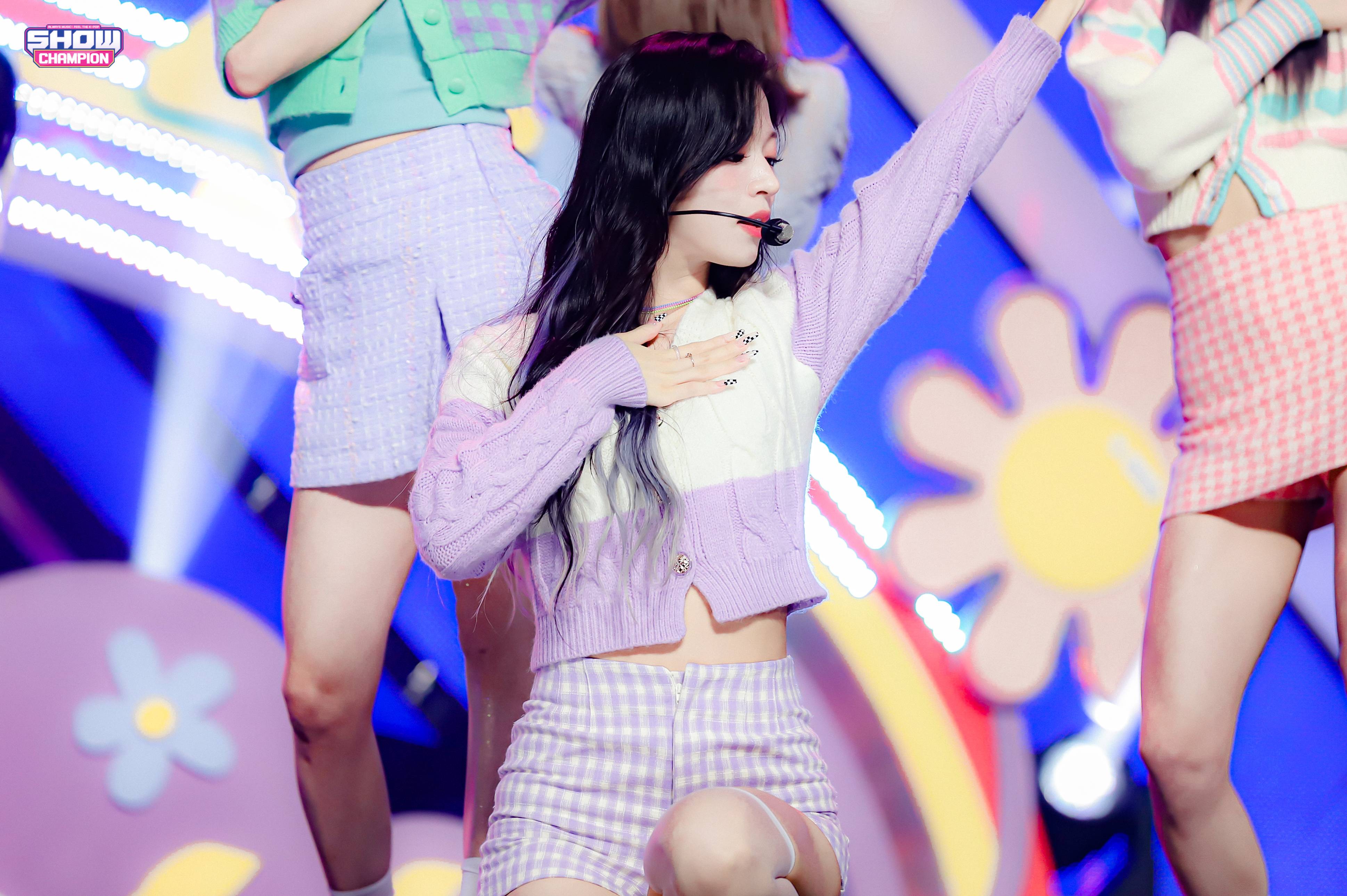 (스압)얼굴도 몸매도 예쁜 프로미스나인 이채영.jpgif | 인스티즈