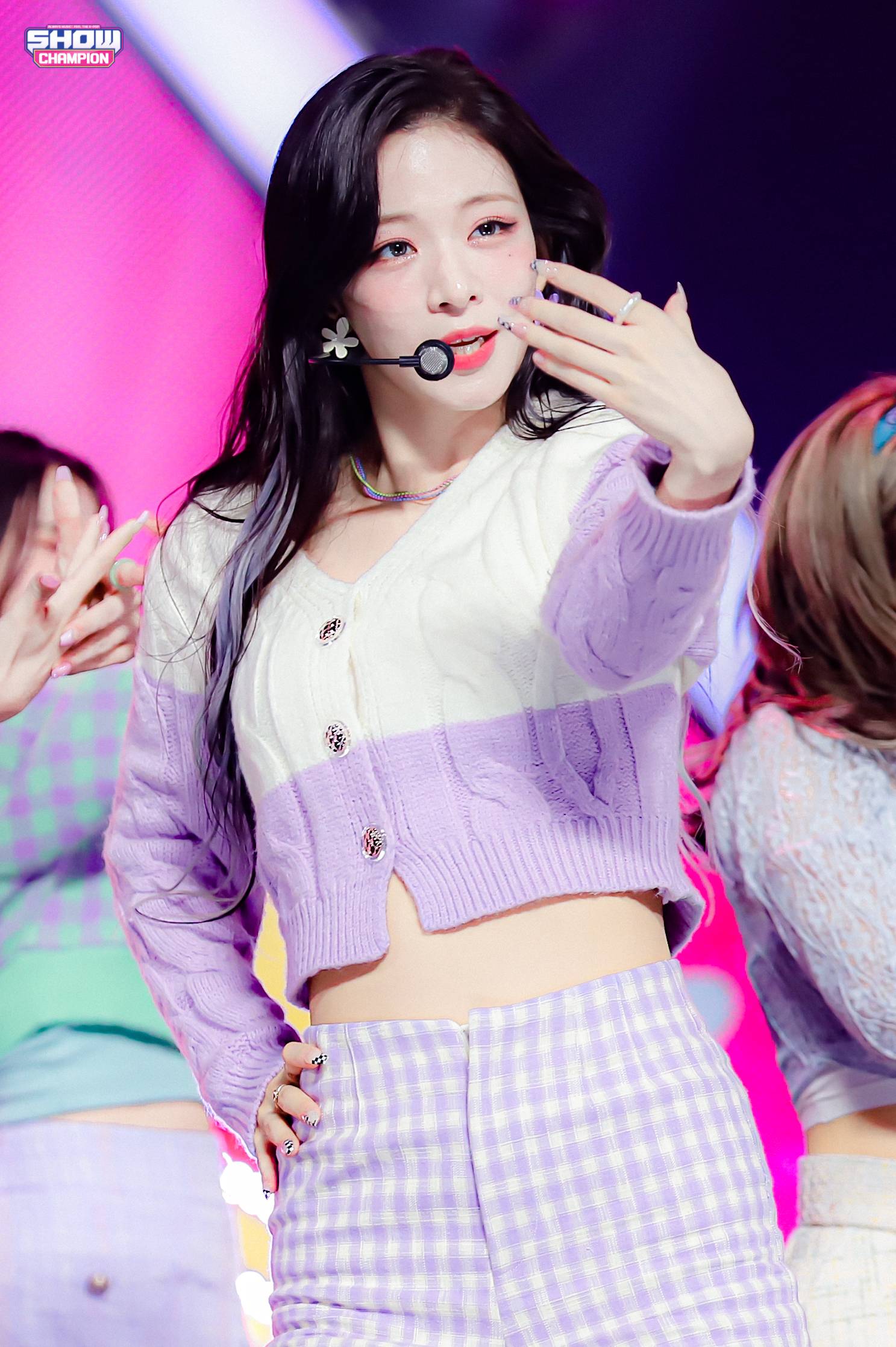 (스압)얼굴도 몸매도 예쁜 프로미스나인 이채영.jpgif | 인스티즈