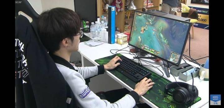 ??? : 페이커 선수! 그건 『연습모드』아닌가요? | 인스티즈