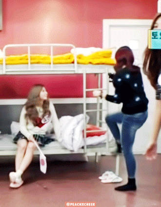 장난기가 넘치는 사나.gif | 인스티즈