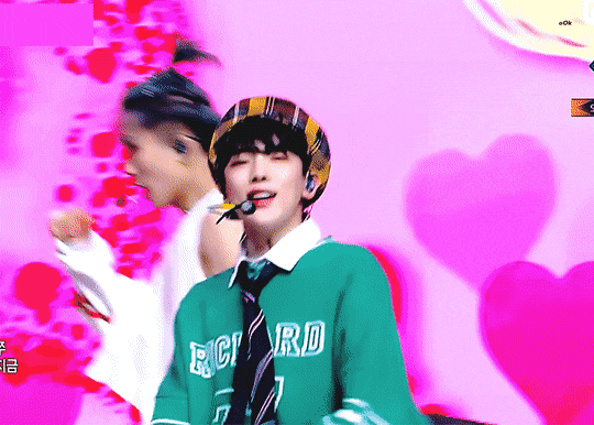 팬들이 많이 좋아하는 아이돌 무대 착장이지만 정작 아이돌 좋아했던, 좋아하는 군것질 말하는 달글멤버는 고통받는 패션템 | 인스티즈