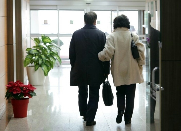 아직도 서로에 대한 사랑이 눈에 보이는 문재인대통령과 김정숙영부인 부부 | 인스티즈