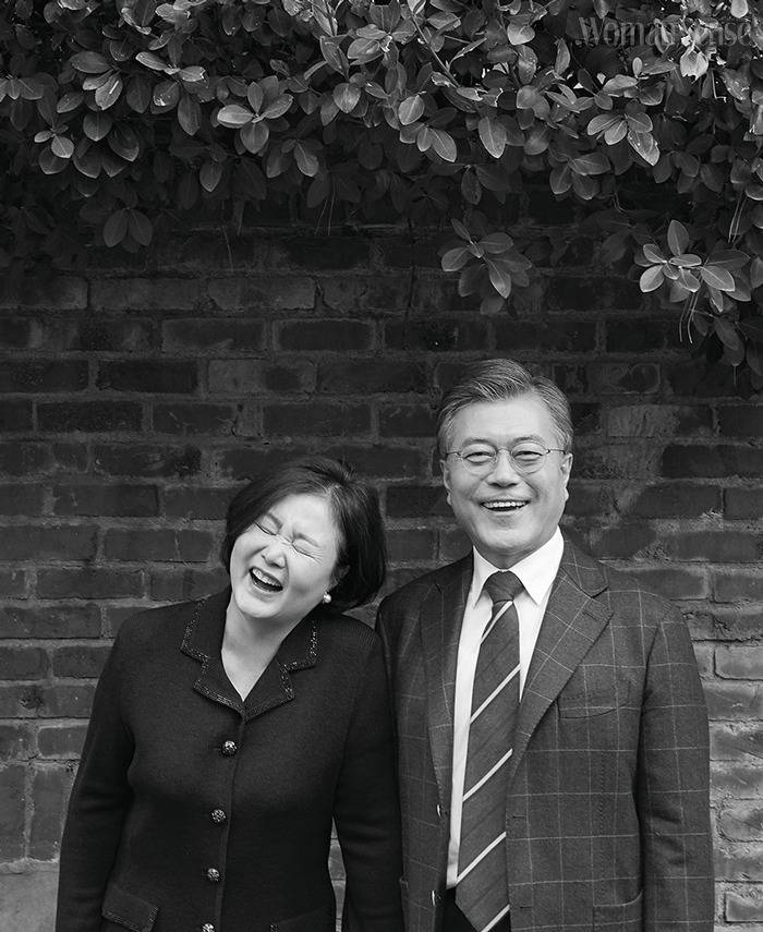 아직도 서로에 대한 사랑이 눈에 보이는 문재인대통령과 김정숙영부인 부부 | 인스티즈