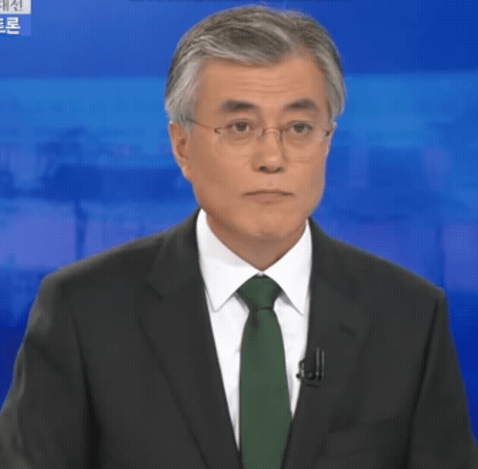 아직도 서로에 대한 사랑이 눈에 보이는 문재인대통령과 김정숙영부인 부부 | 인스티즈