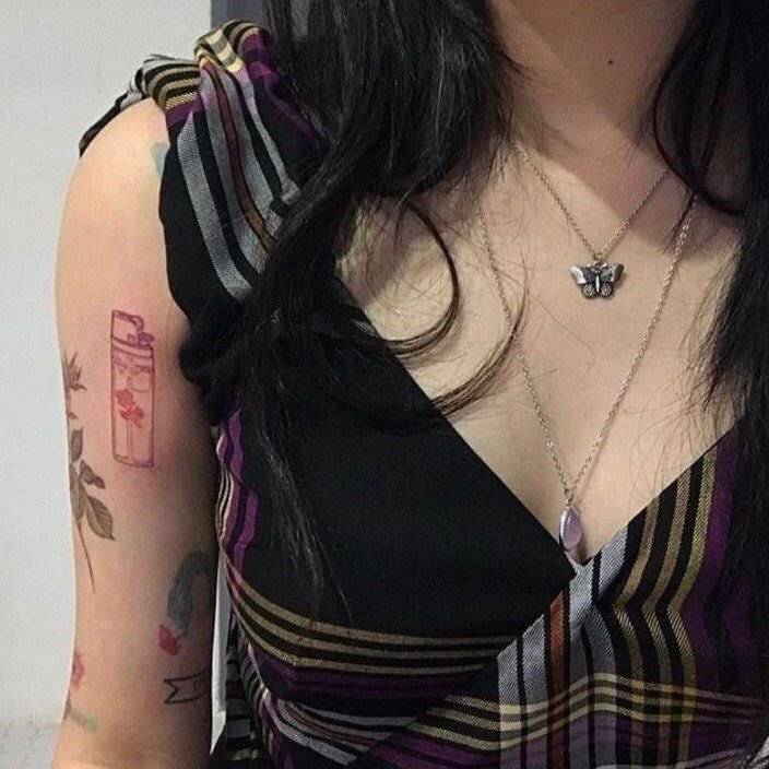 백예린 다리에 새로 추가된 타투.jpg | 인스티즈