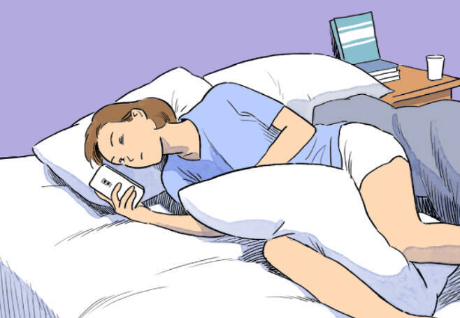 침대에서 매일 1시간 이상 스마트폰 하면 생기는 일 | 인스티즈