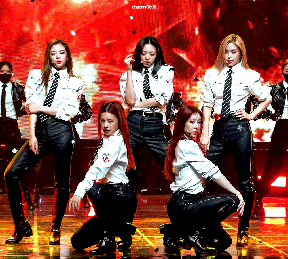 쫌쫌따리 모아온 여자아이돌 수트/제복 컨셉 | 인스티즈