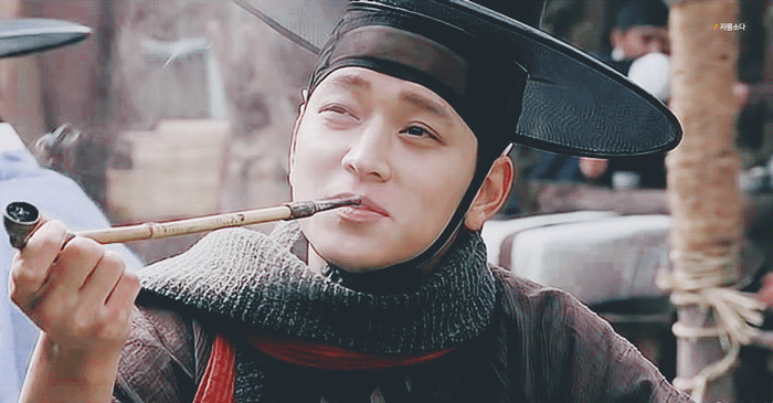 강동원 25살때 넘사인 이유.gif | 인스티즈