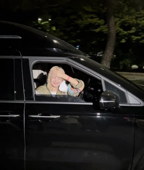 깔깔이 입고 (여자)아이들 콘서트에 나타난 의외의 인물 ㅋㅋㅋ | 인스티즈