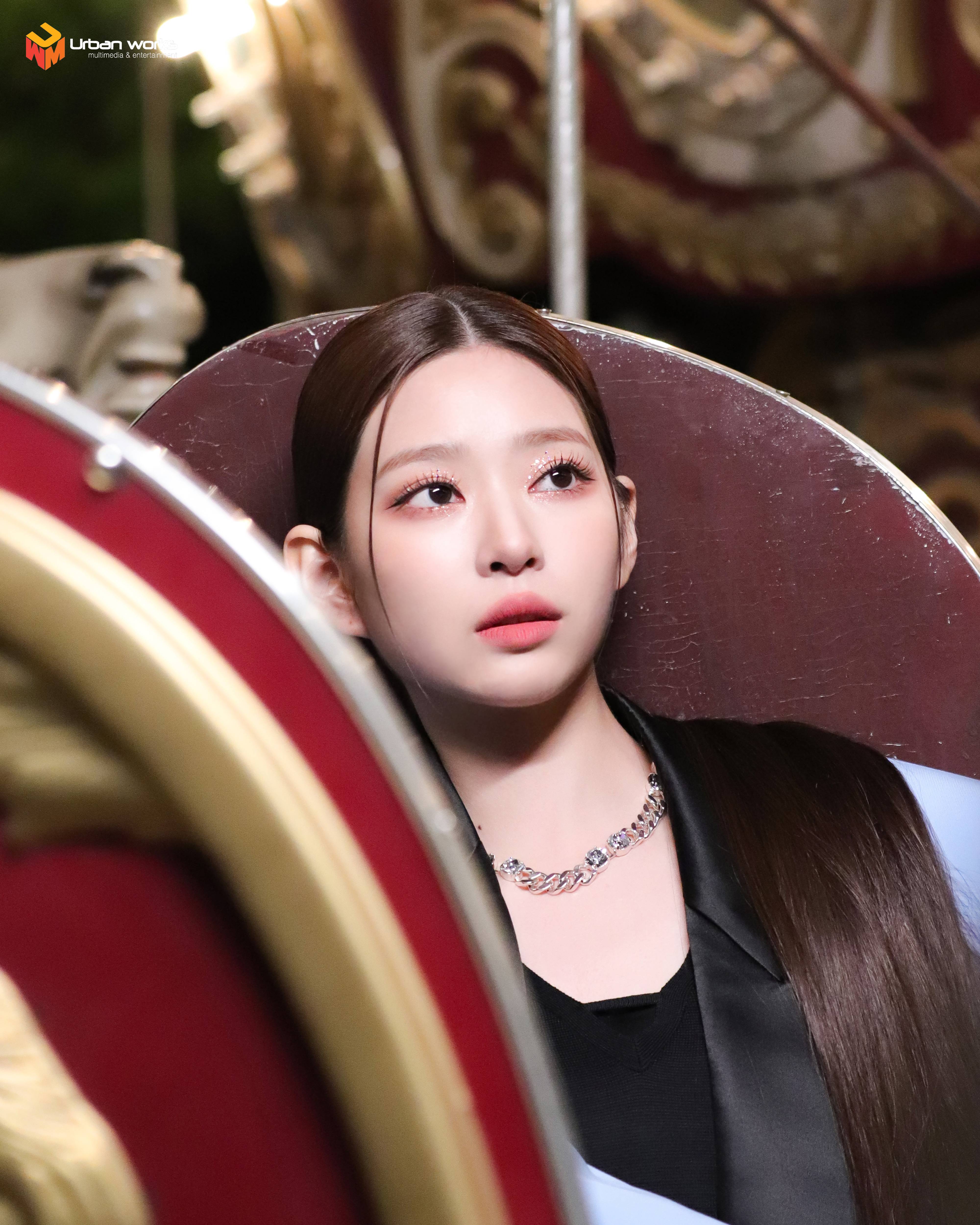 밤이고 낮이고 놀이공원에서 김민주 | 인스티즈