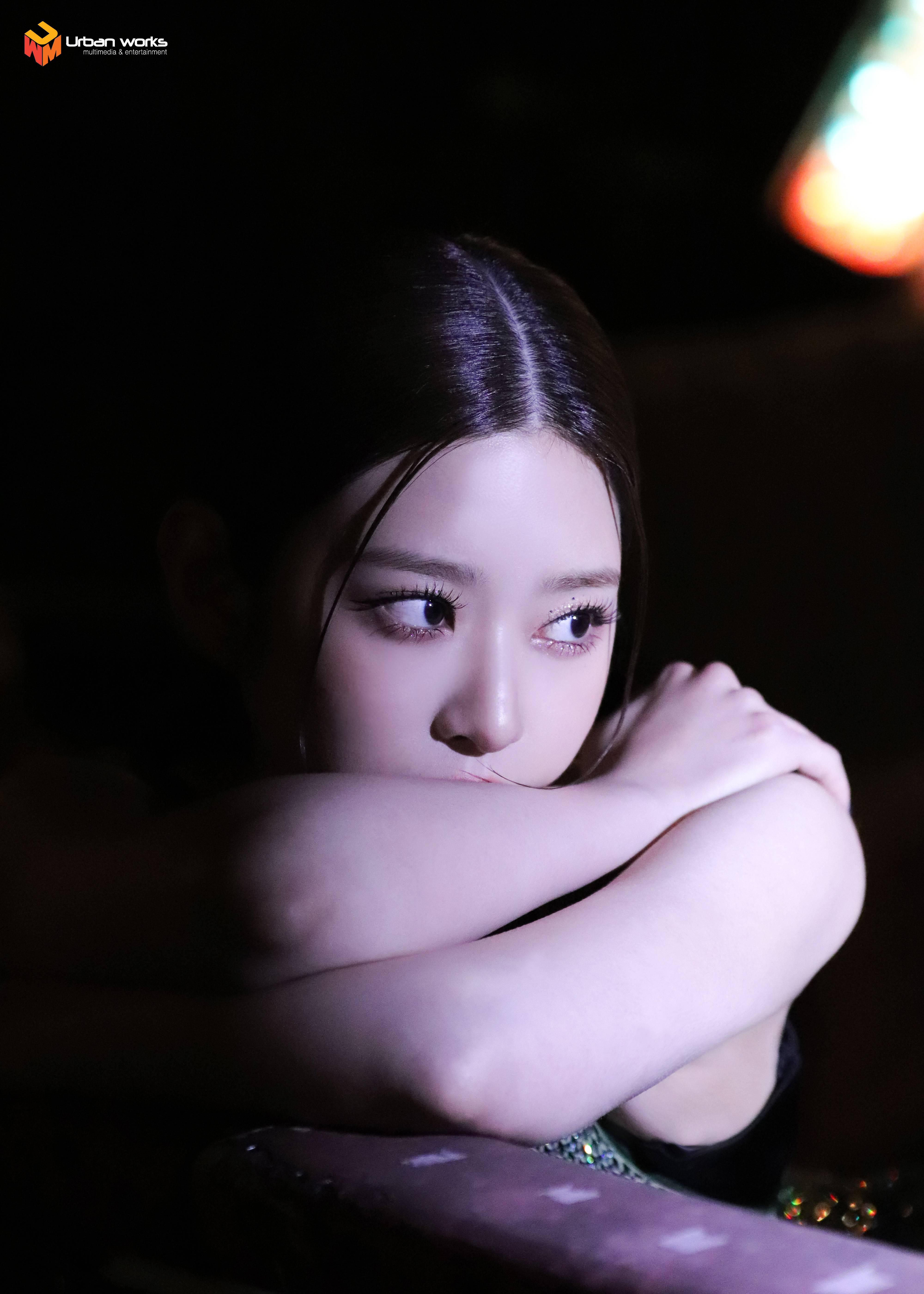 밤이고 낮이고 놀이공원에서 김민주 | 인스티즈