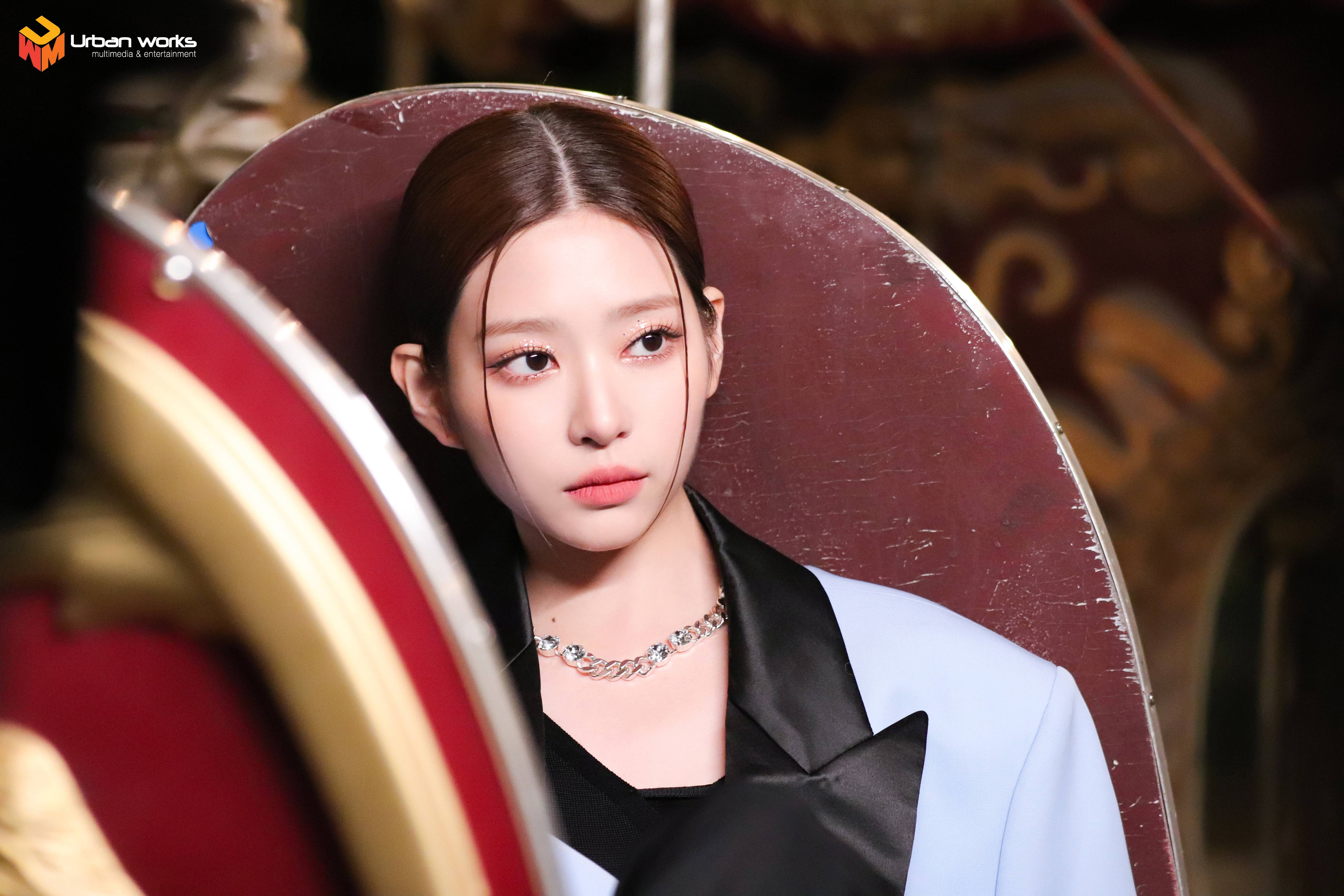 밤이고 낮이고 놀이공원에서 김민주 | 인스티즈