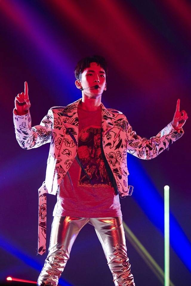 소속사 사장도 만족한, 키가 디렉팅한 샤이니 콘서트 의상.jpgif | 인스티즈