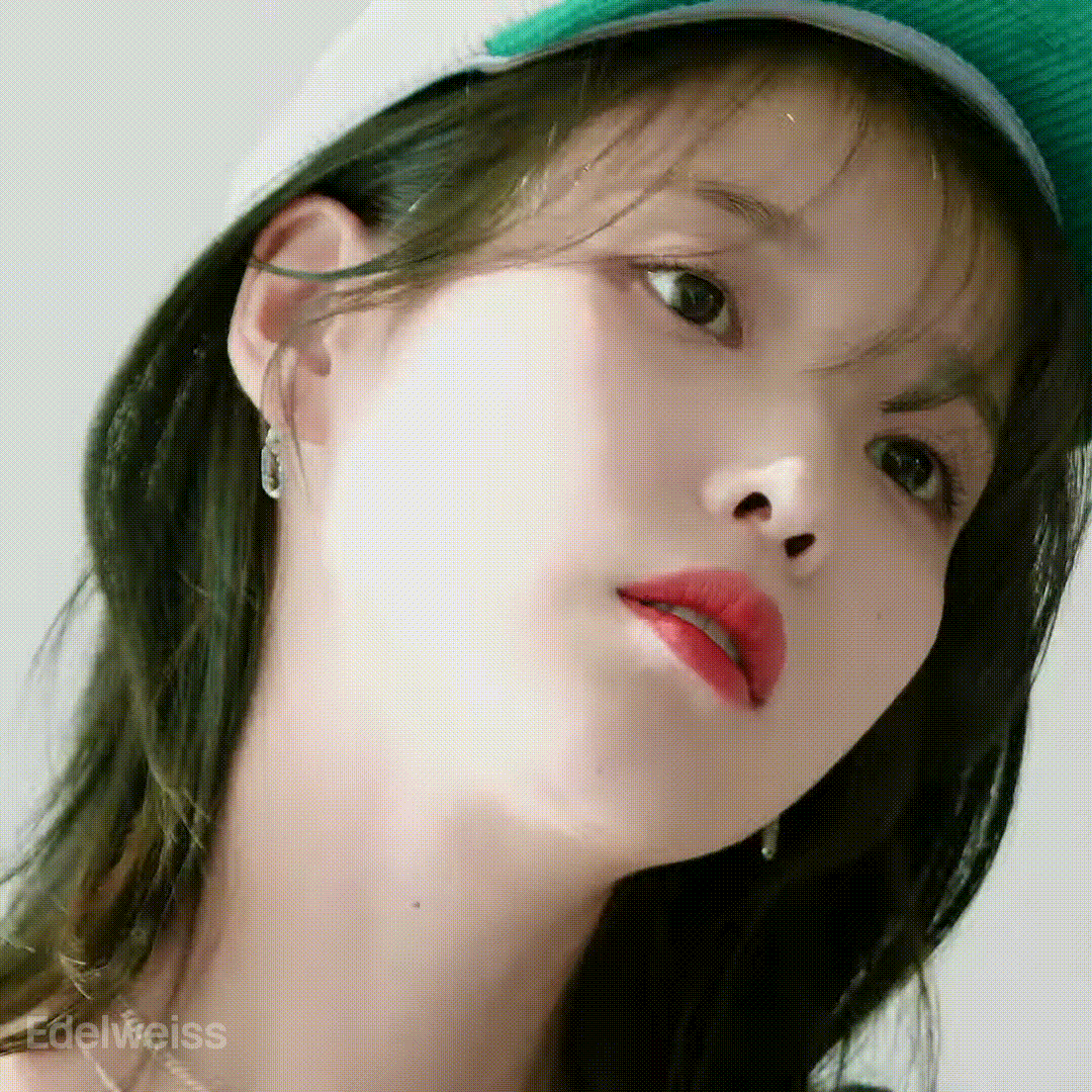 아이유 여름화보 근황.gif | 인스티즈