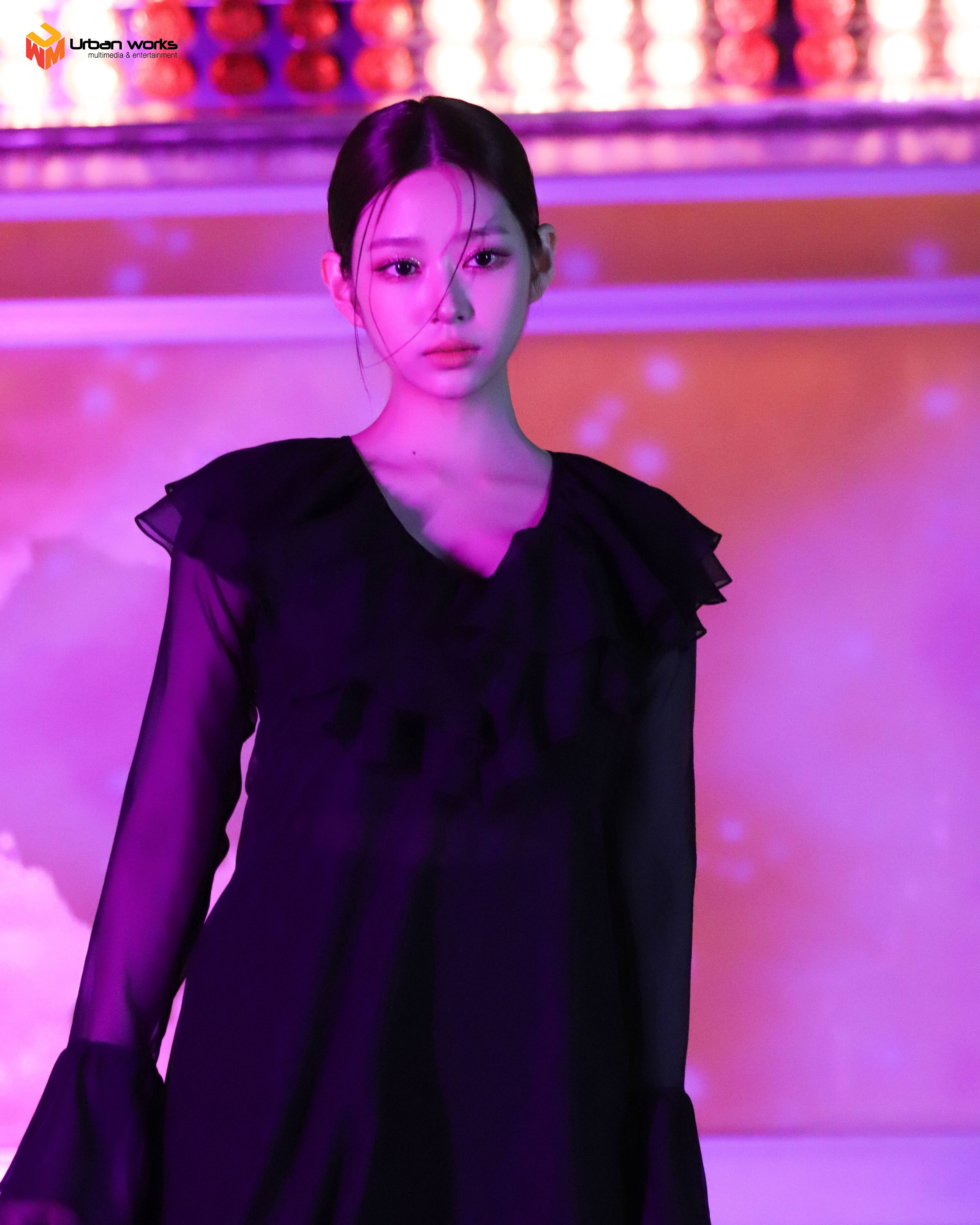 밤이고 낮이고 놀이공원에서 김민주 | 인스티즈