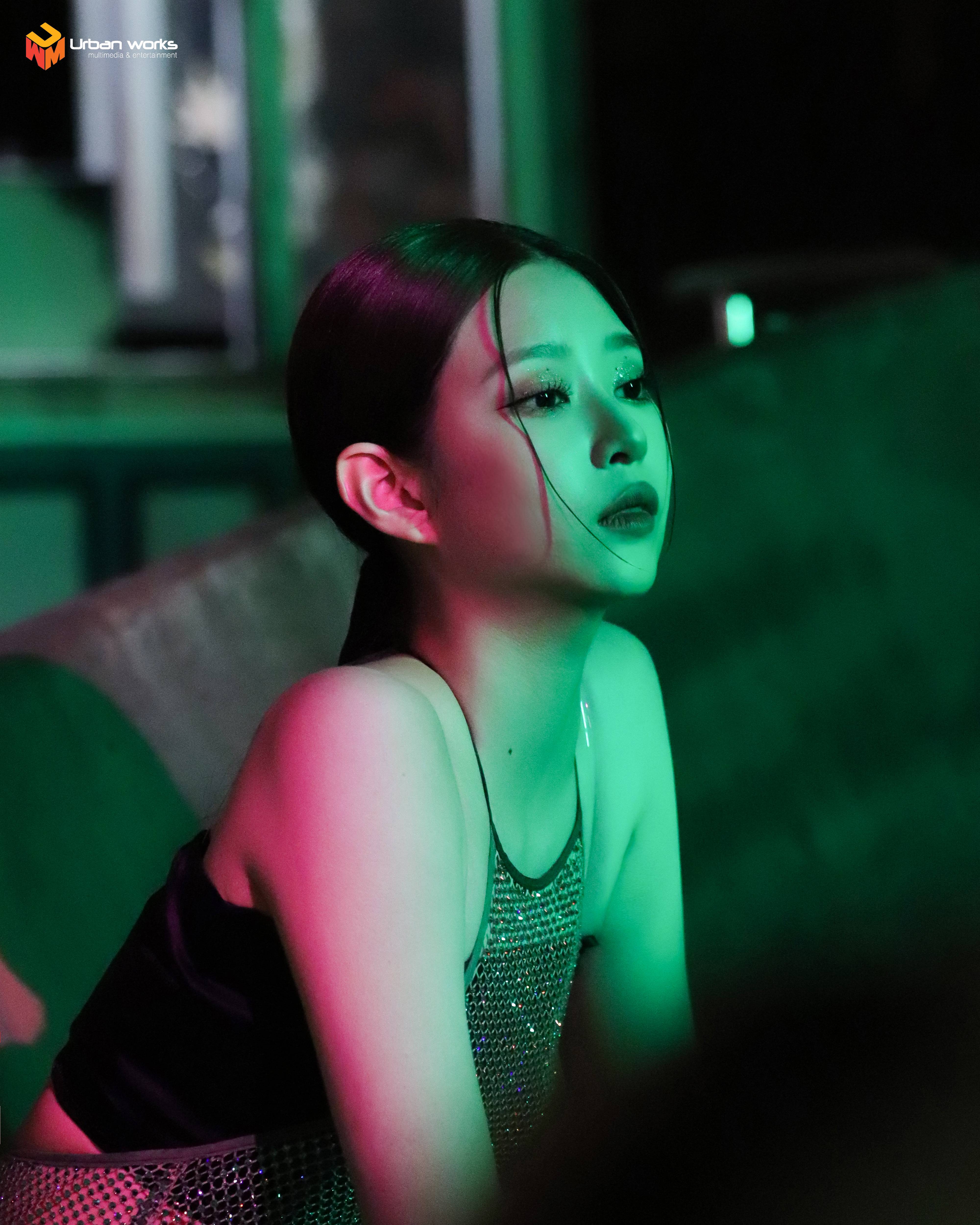 밤이고 낮이고 놀이공원에서 김민주 | 인스티즈