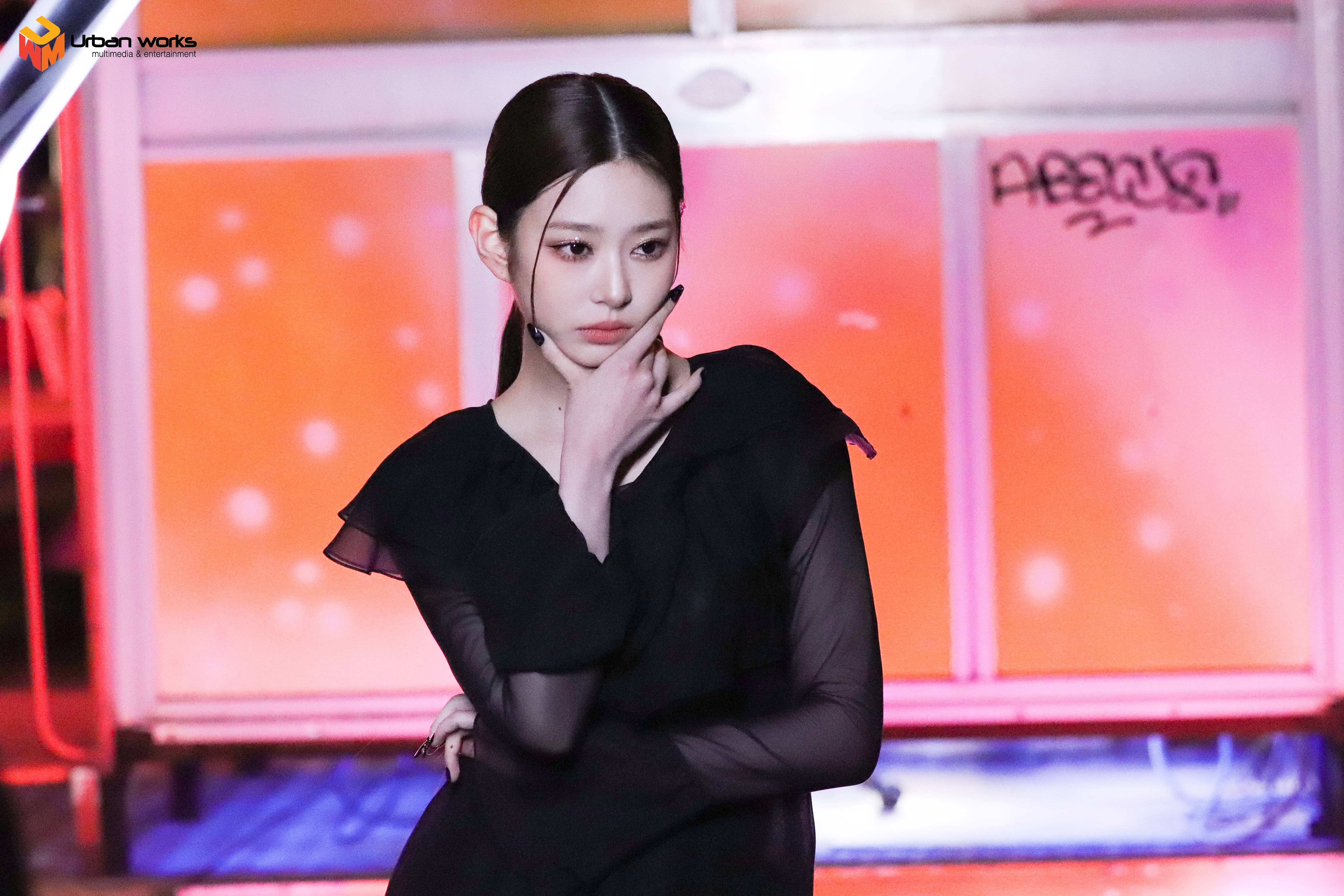 밤이고 낮이고 놀이공원에서 김민주 | 인스티즈