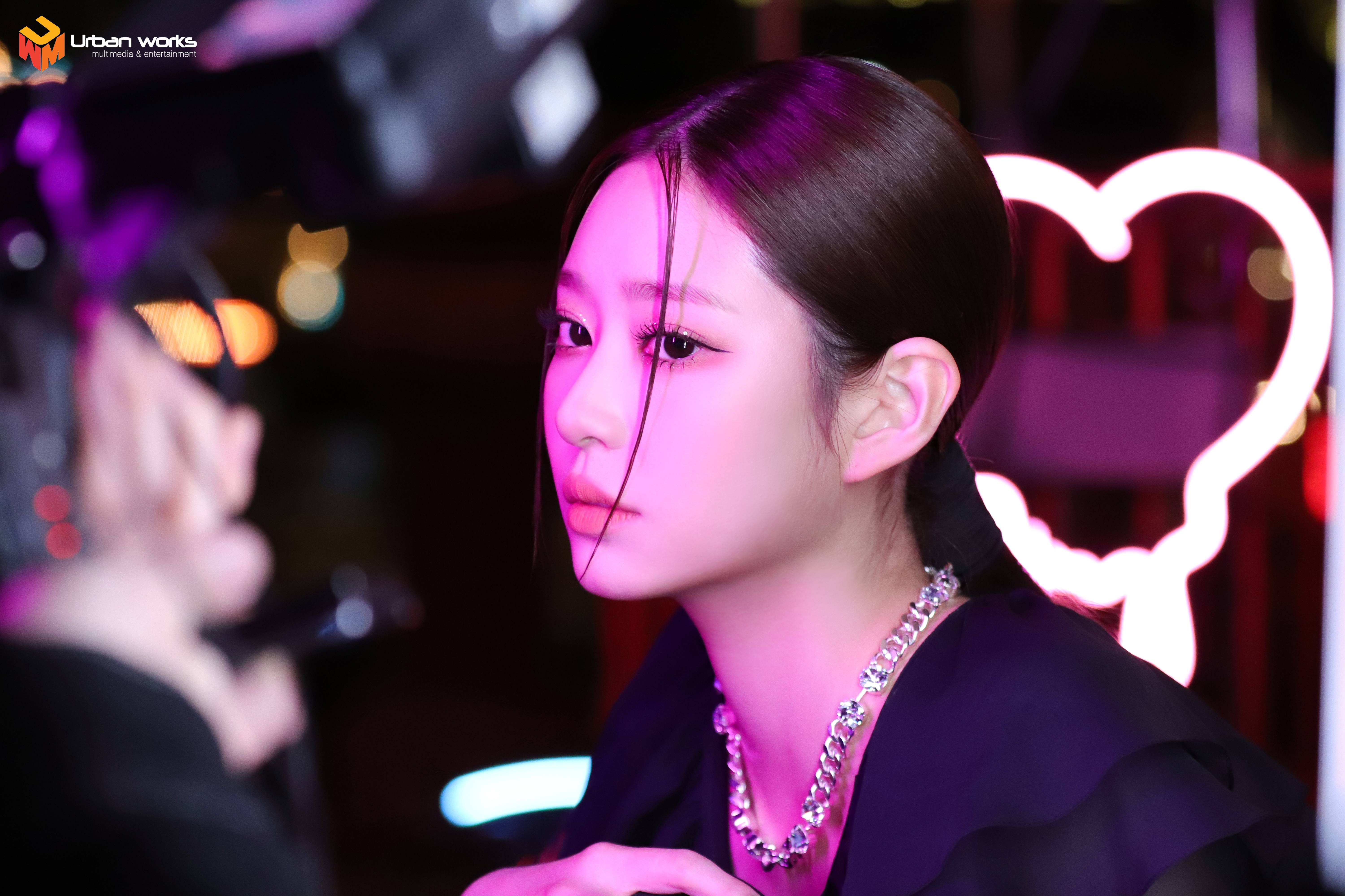 밤이고 낮이고 놀이공원에서 김민주 | 인스티즈