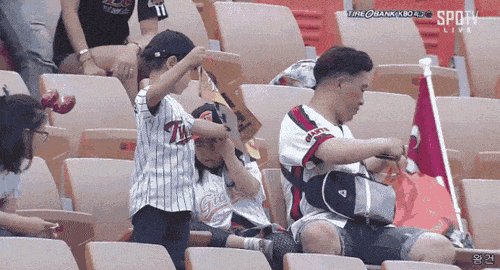 "원정팬이 유니폼 입고 오는게 뭐가 문제지?" | 인스티즈