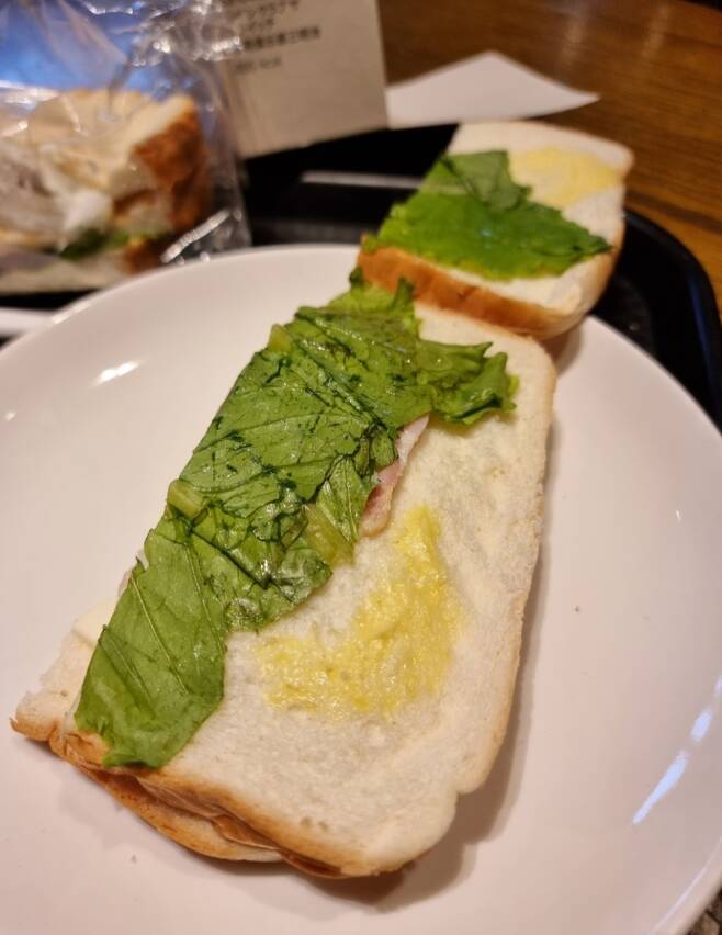 스타벅스 6700원 샌드위치에 분노 글.."편의점도 이렇지 않아" | 인스티즈