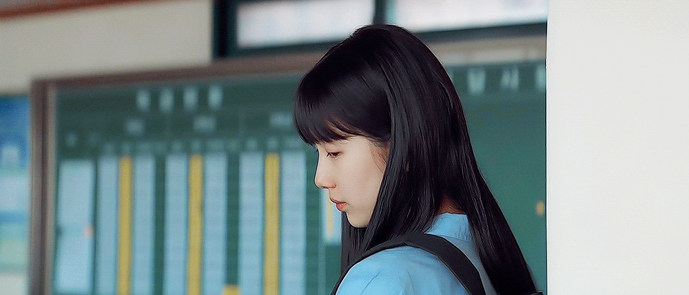 새 드라마에서 교복 입은 수지.gif | 인스티즈