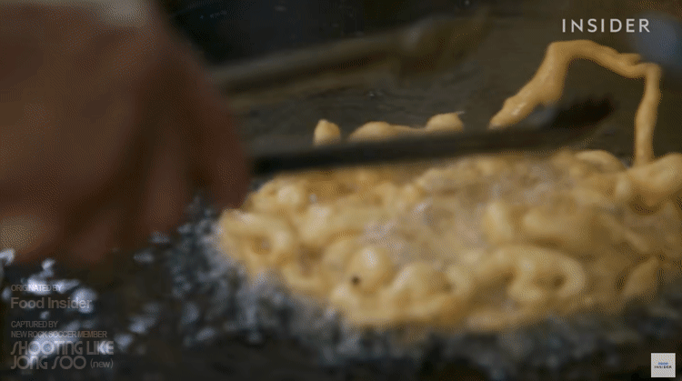 미국 텍사스주 축제의 2,100kcal 펀넬 케이크 버거.gif | 인스티즈