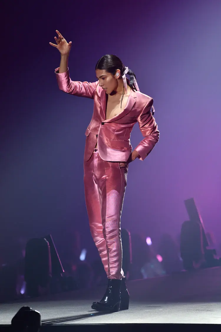 소름돋는 표현력이라고 난리난 일본 아이돌 패션쇼 워킹 | 인스티즈