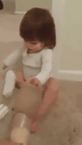 당당하게 걷는 아기.gif | 인스티즈