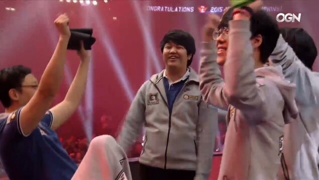 힘들때 웃는게 1류다 | 인스티즈